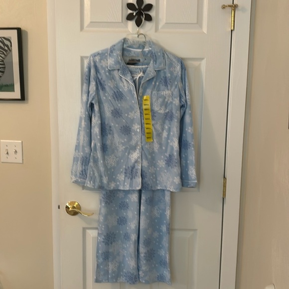 Aria pajamas size Small - Picture 1 of 16
